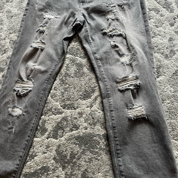 H&M ripped jeans - Picture 2 of 4